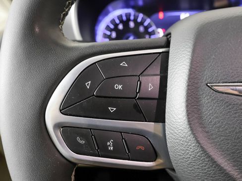 Used 2023 Chrysler Pacifica Touring-L FWD image 26