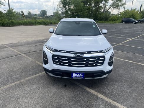Used 2026 Chevrolet Equinox LT w/ LPO, Floor Liner Package AWD/4WD image 2