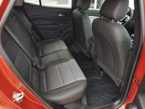 Used 2024 Chevrolet Trax LT w/ Driver Confidence Package FWD image 29