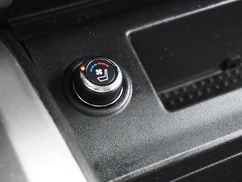 Used 2018 Nissan Titan PRO-4X w/ Pro-4x Convenience Package image 31