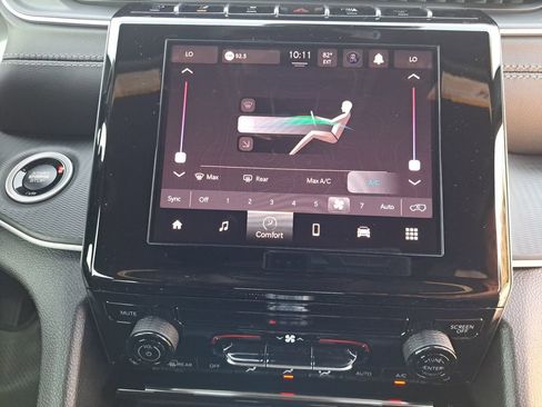 New 2025 Jeep Grand Cherokee Laredo X image 4