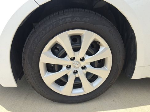 Used 2024 Toyota Corolla LE FWD image 11