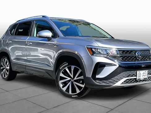 Certified 2023 Volkswagen Taos SE w/ Panoramic Sunroof Package image 3