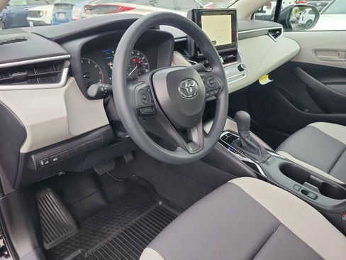 Used 2025 Toyota Corolla LE image 18