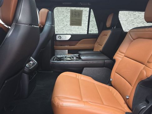 Used 2020 Lincoln Navigator Reserve w/ Luxury Package AWD/4WD image 19