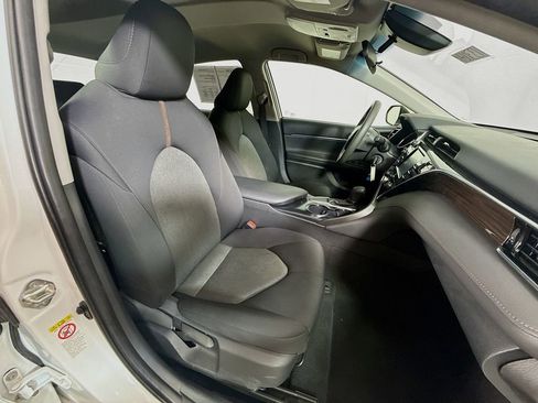 Used 2018 Toyota Camry LE FWD image 25