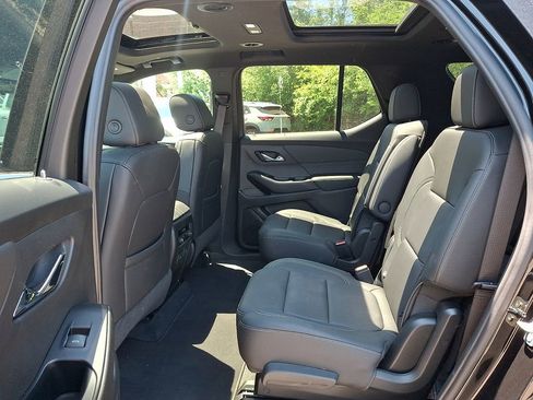 Used 2023 Chevrolet Traverse LT w/ LT Premium Package AWD/4WD image 10