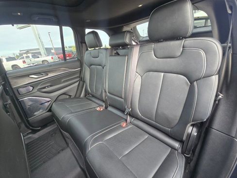 Used 2023 Jeep Grand Cherokee Overland w/ Advanced Protech Group III image 22