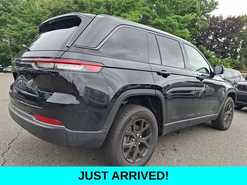 Used 2026 Jeep Grand Cherokee Altitude AWD/4WD image 6