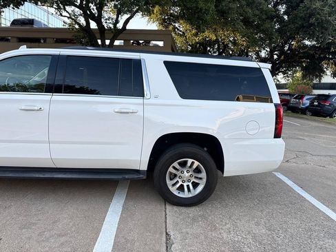 Used 2018 Chevrolet Suburban LT RWD image 5