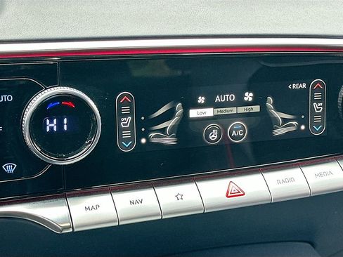 Used 2023 Genesis GV70 2.5T w/ Sport Prestige Package image 21