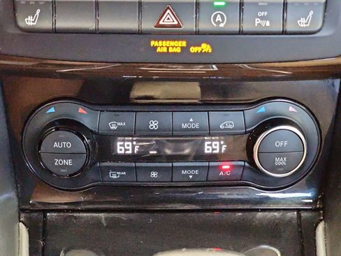 Used 2017 INFINITI QX30 Premium w/ Navigation Package image 26