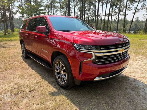 Used 2023 Chevrolet Suburban LT w/ Luxury Package AWD/4WD image 7