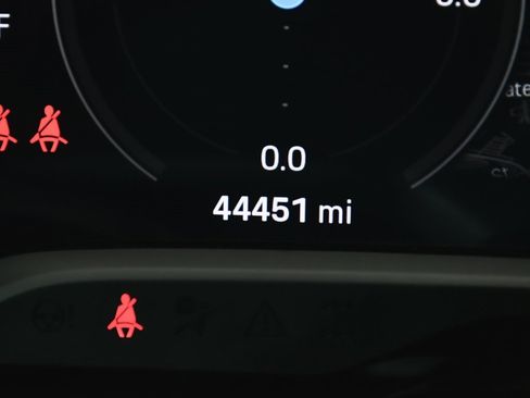 Used 2022 Porsche Taycan image 19