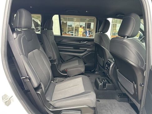 Certified 2024 Jeep Grand Cherokee L Laredo image 40