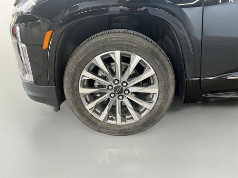 Used 2023 Chevrolet Traverse Premier w/ LPO, 'HIT The Road' Package image 35