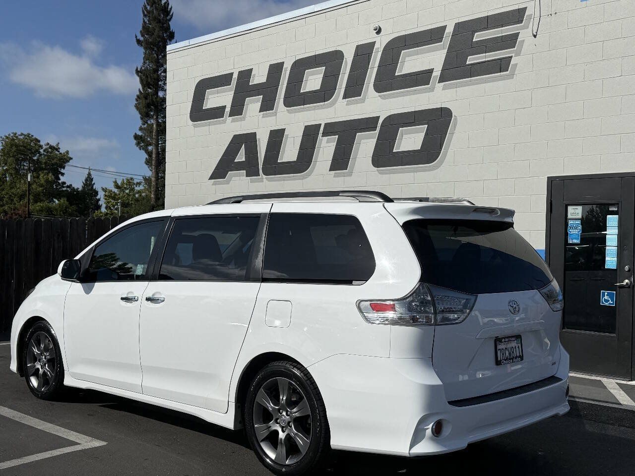 Used 2015 Toyota Sienna SE FWD image 28