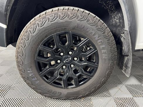 Used 2025 Chevrolet Colorado Trail Boss image 13