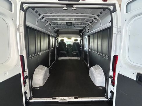 Used 2025 RAM ProMaster 2500 w/ Convenience Group image 18