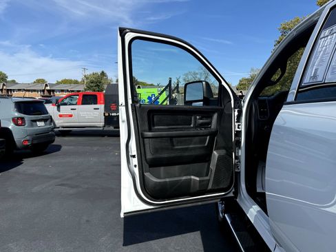 Used 2024 RAM 2500 Tradesman w/ Chrome Appearance Group image 13