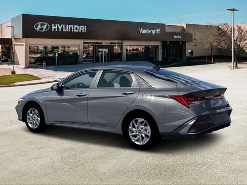 New 2026 Hyundai Elantra Hybrid FWD image 4
