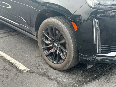 Used 2022 Cadillac Escalade Sport Platinum w/ LPO, ONYX Package AWD/4WD image 7