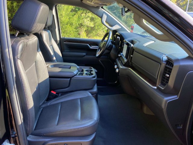 Used 2025 GMC Sierra 1500 SLT AWD/4WD image 36