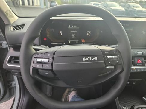 New 2026 Kia K4 LXS image 17