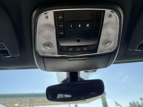 Used 2020 Jeep Grand Cherokee Altitude AWD/4WD image 31