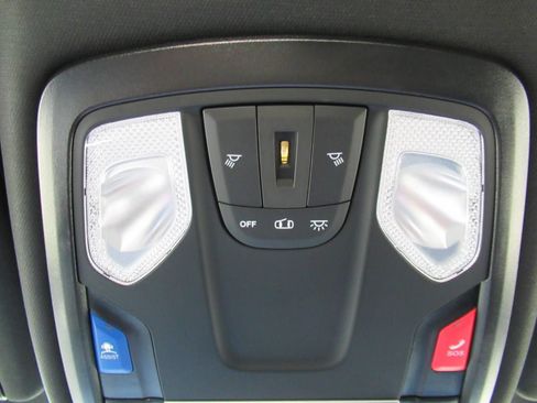 Used 2025 RAM 2500 Big Horn AWD/4WD image 30