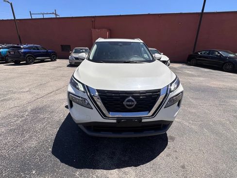 Certified 2022 Nissan Rogue SV w/ SV Premium Package FWD image 8