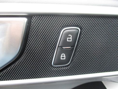 Used 2024 Ford Explorer XLT w/ Equipment Group 202A AWD/4WD image 36