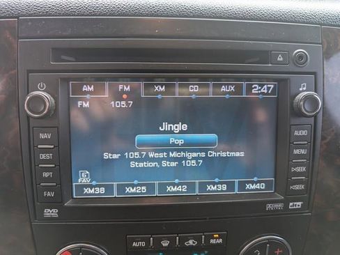 Used 2010 GMC Yukon XL Denali image 13