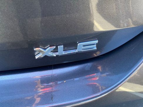 Used 2021 Toyota Highlander XLE image 16