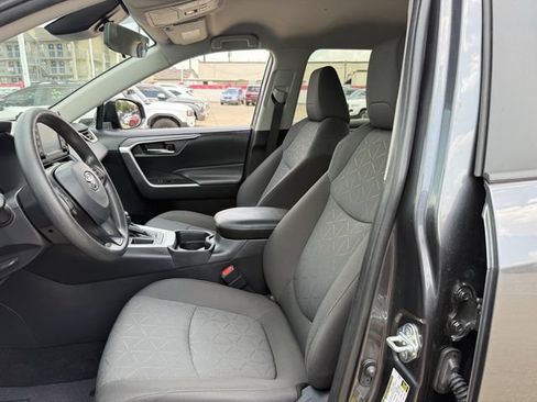 Used 2021 Toyota RAV4 XLE FWD image 25