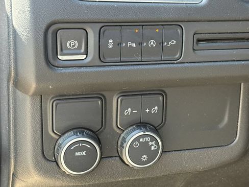 Used 2021 Chevrolet Suburban LT RWD image 19