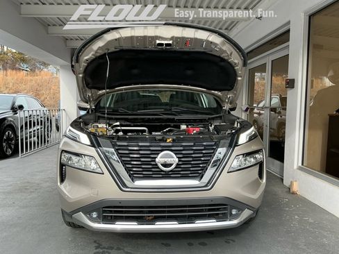 Used 2021 Nissan Rogue Platinum image 18