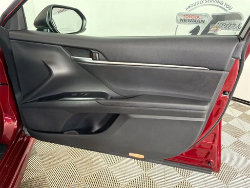 Used 2018 Toyota Camry SE image 14
