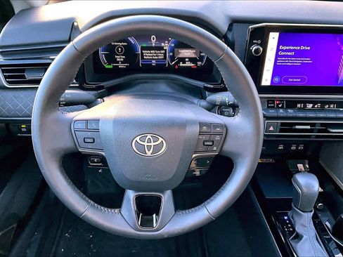 Certified 2025 Toyota Camry XLE image 5