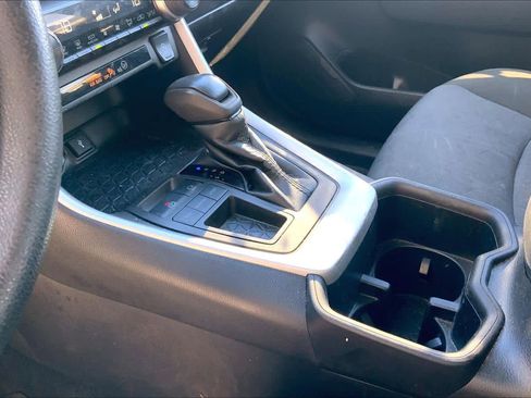 Used 2022 Toyota RAV4 XLE image 18
