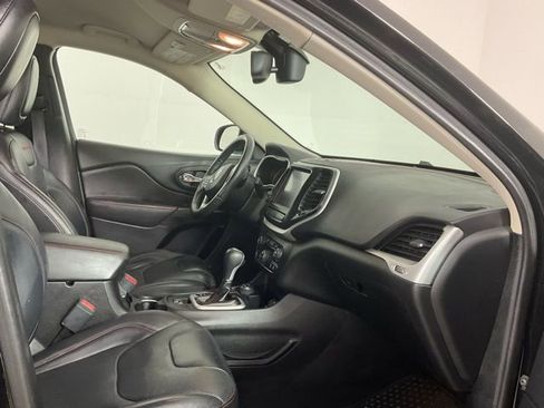 Used 2017 Jeep Cherokee Trailhawk image 17