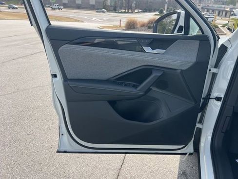 Certified 2025 Volkswagen Tiguan S image 24