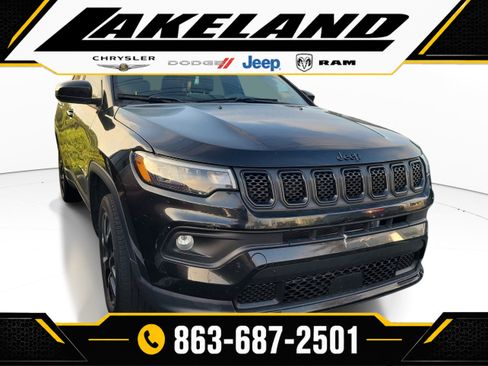 Used 2023 Jeep Compass Latitude AWD/4WD image 1