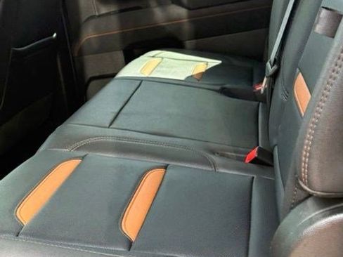 Used 2025 GMC Sierra 3500 AT4 w/ Technology Package AWD/4WD image 9