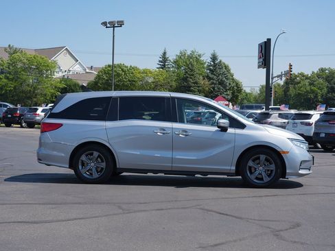 Used 2024 Honda Odyssey EX image 2