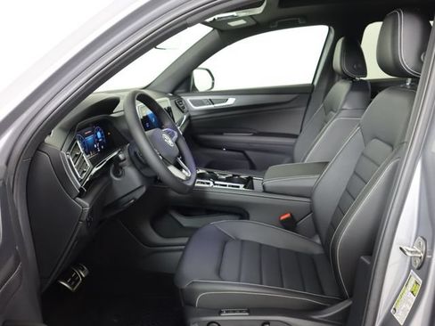 Used 2026 Volkswagen Atlas Cross Sport SEL R-Line AWD/4WD image 12
