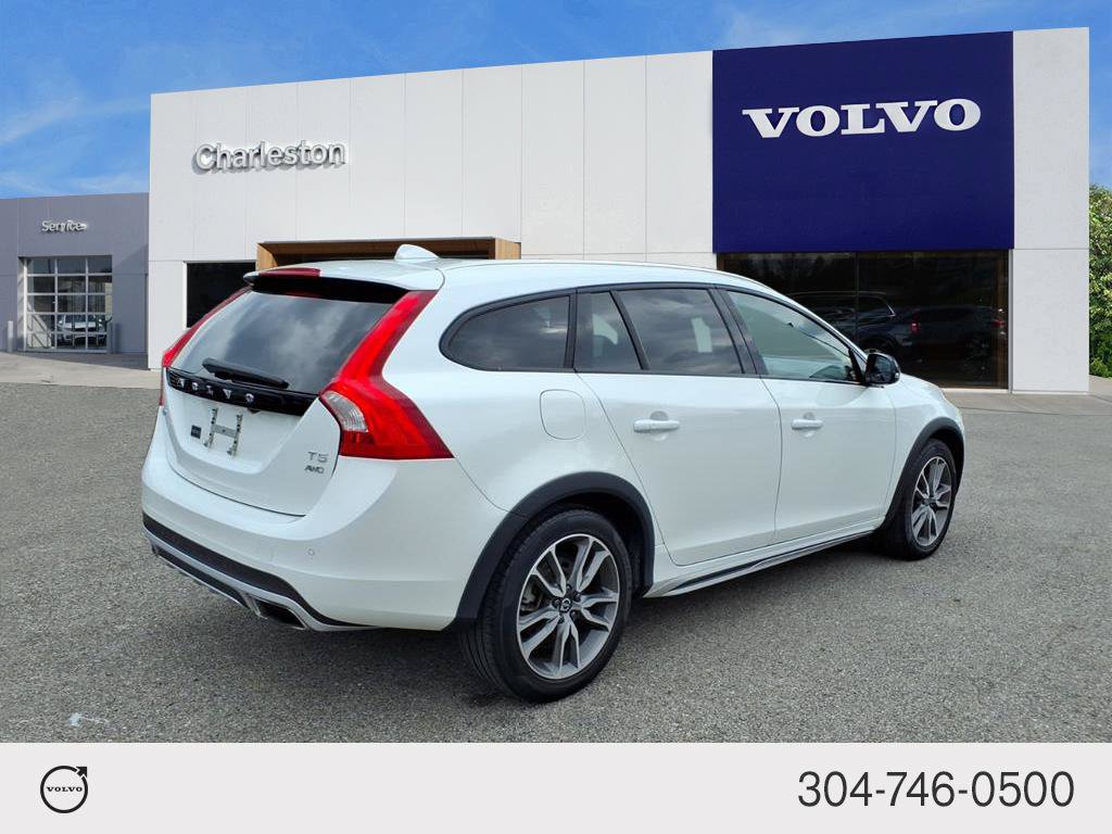 Used 2016 Volvo V60 T5 Cross Country AWD/4WD image 3