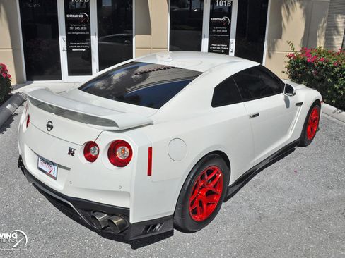 Used 2019 Nissan GT-R Premium image 22