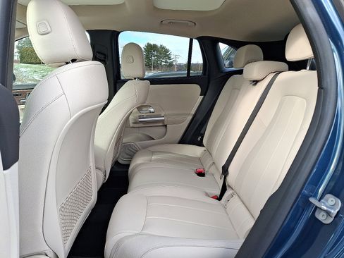 Used 2023 Mercedes-Benz GLA 250 4MATIC image 11