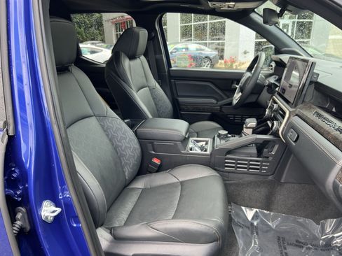 Used 2025 Toyota Tacoma Limited AWD/4WD image 27